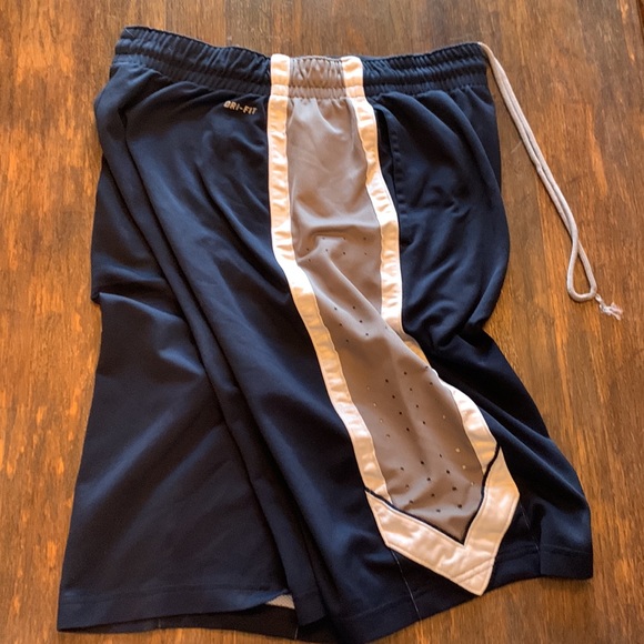 Nike Dri-Fit Basket-Ball Shorts XL - Picture 4 of 9
